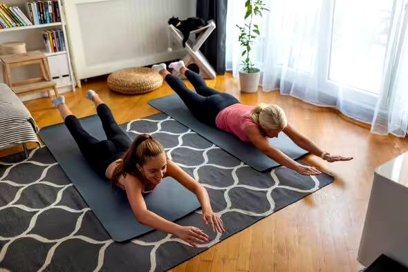 Фізіотерапевт назвала 3 вправи, які допоможуть виглядати молодше за кілька тижнів